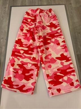 Cozy Heart Camo Plush Pajama Pants - Pink & Red
